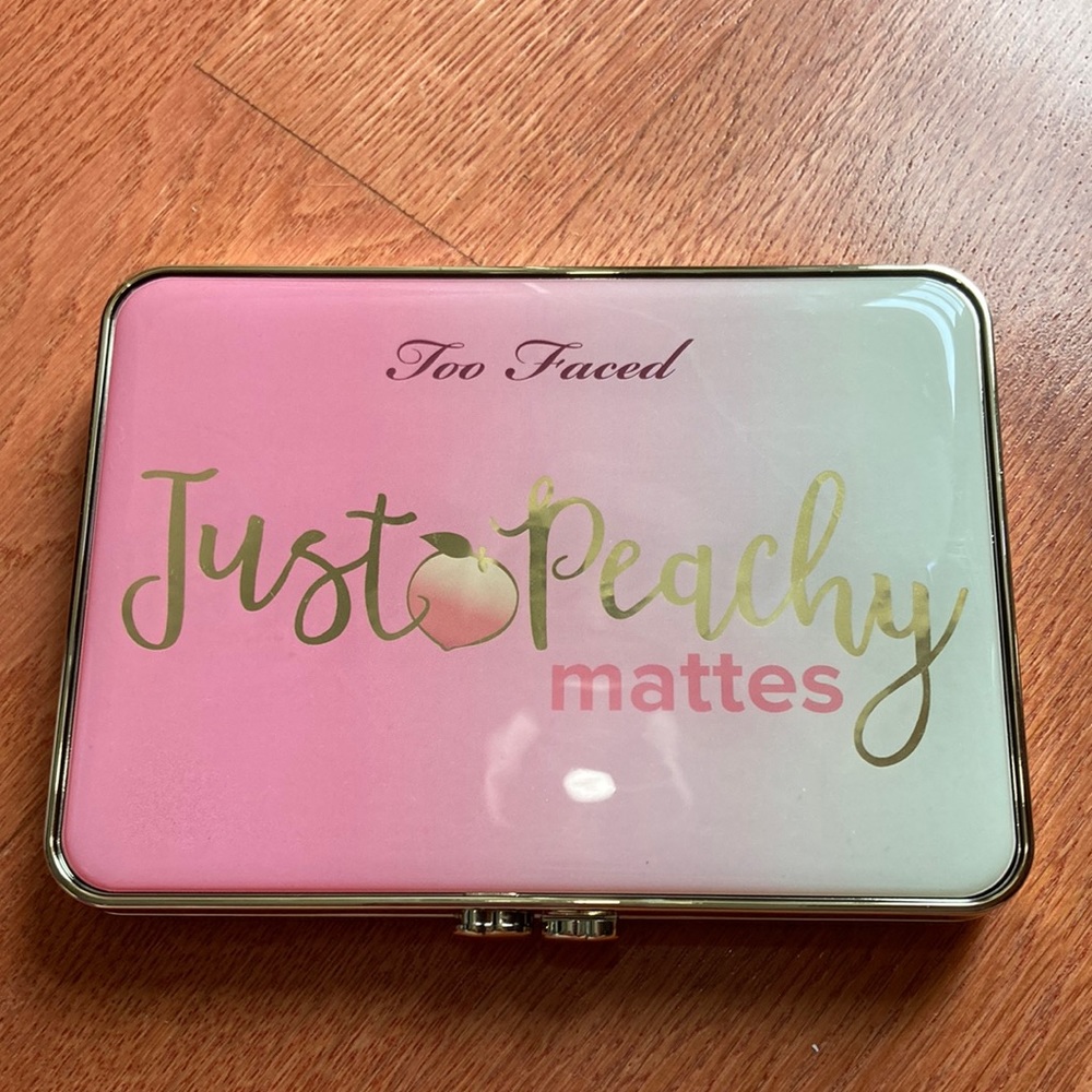 Too faced just peachy mattes eyeshadow palette